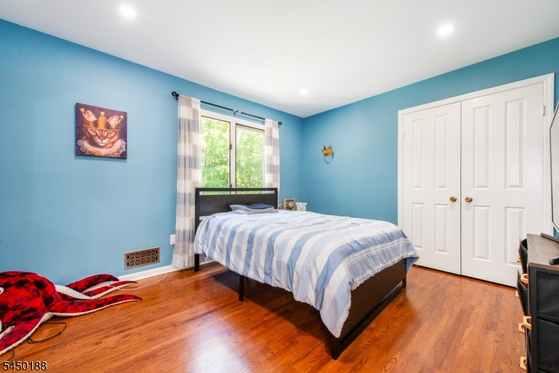11 Vista Dr