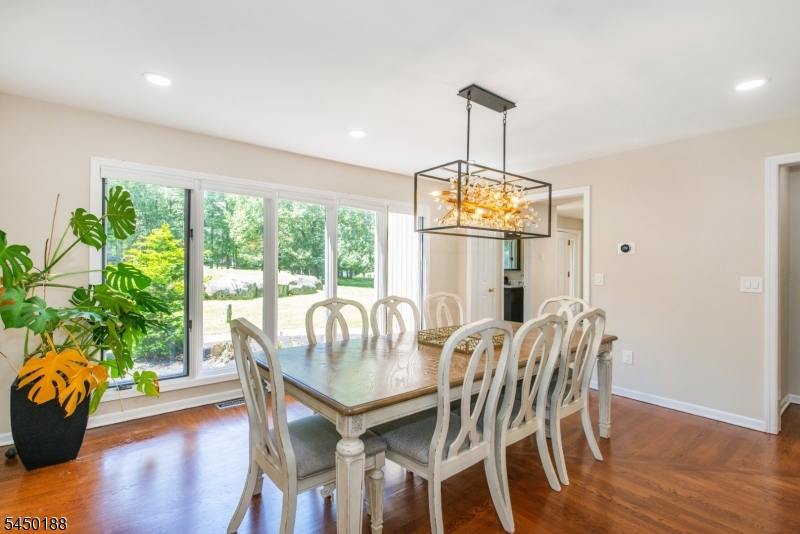 11 Vista Dr