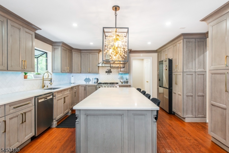 11 Vista Dr