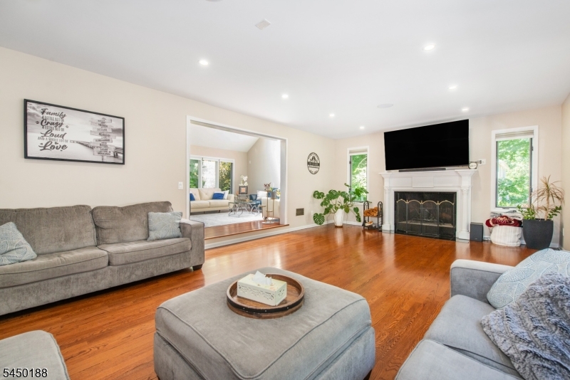11 Vista Dr