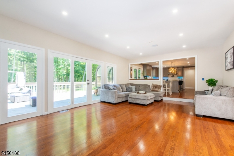 11 Vista Dr