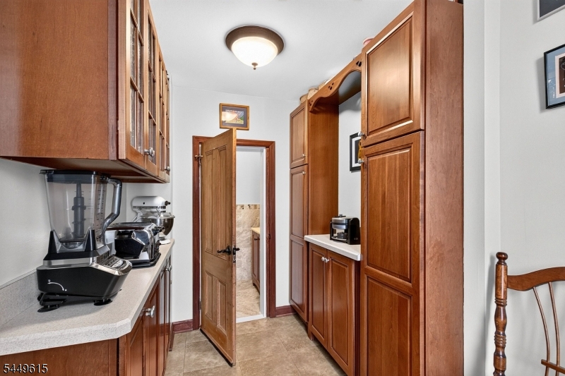 122 2nd Ave