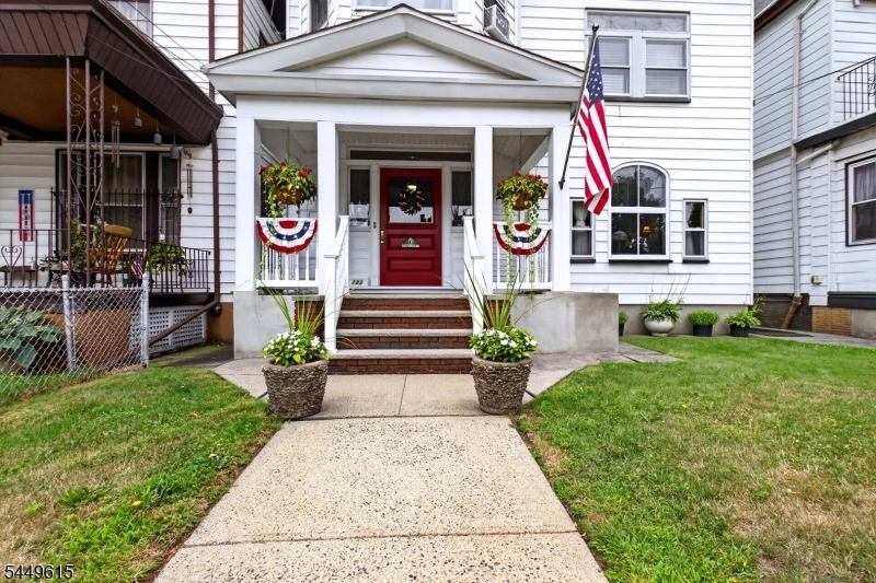 122 2nd Ave