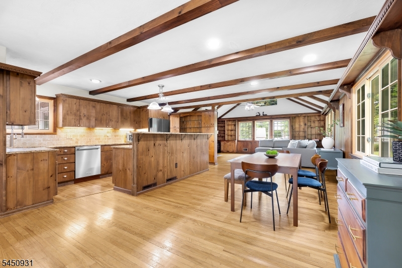248 Johnston Dr