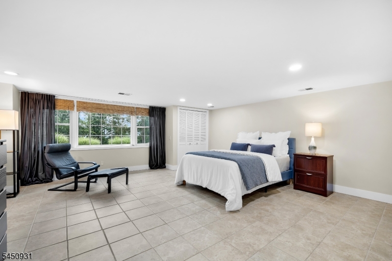 248 Johnston Dr