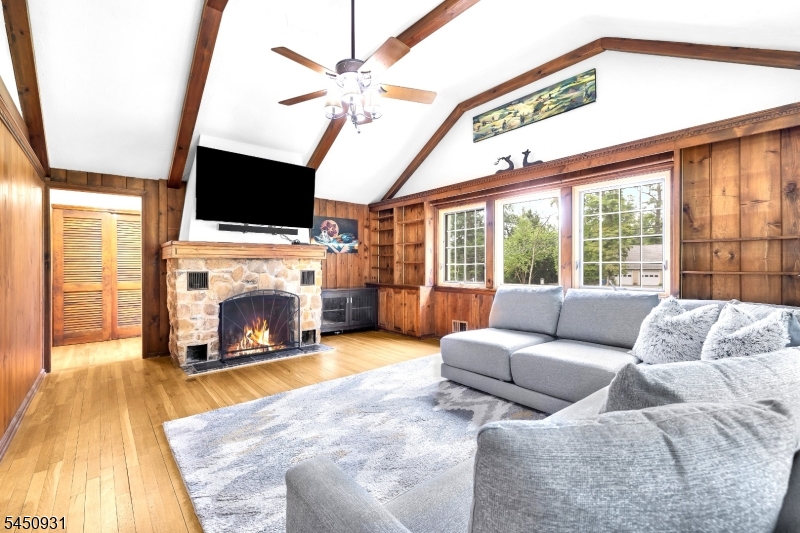 248 Johnston Dr