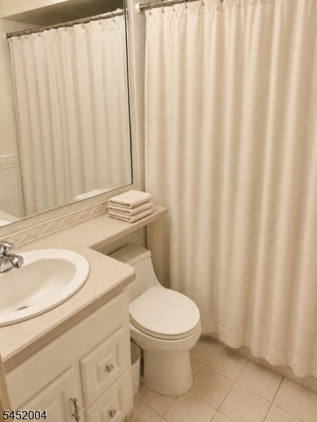 72 W Lake Shore Dr