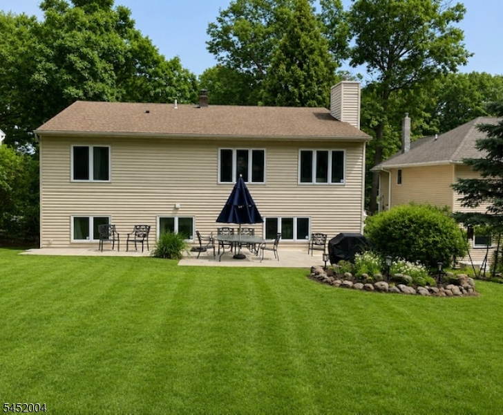 72 W Lake Shore Dr