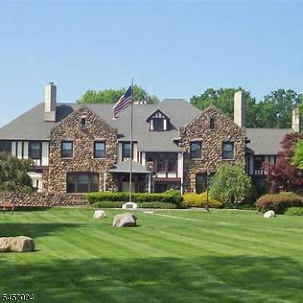 72 W Lake Shore Dr