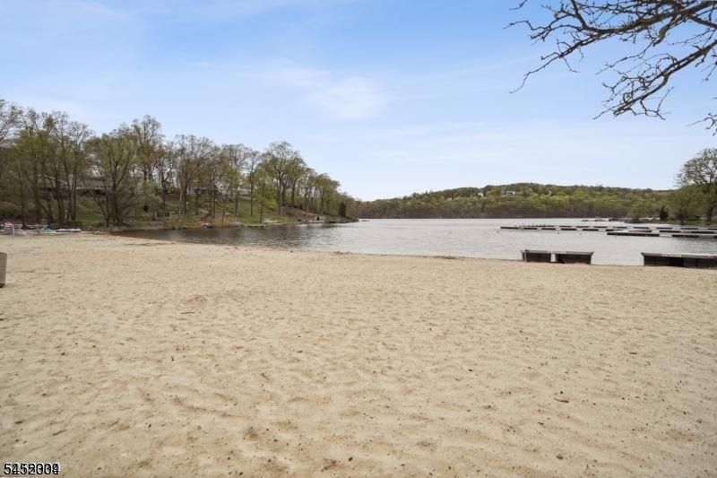72 W Lake Shore Dr