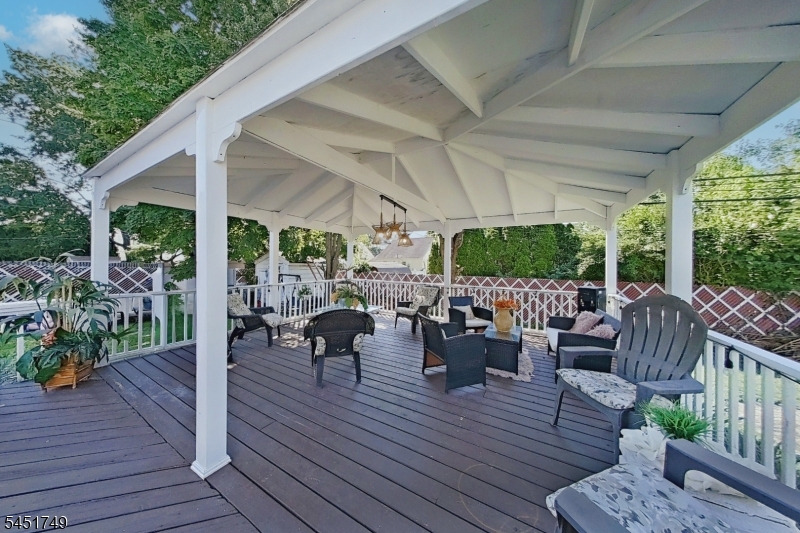 112 Elmwood Dr