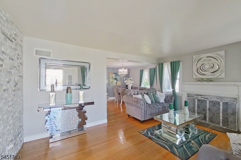 112 Elmwood Dr