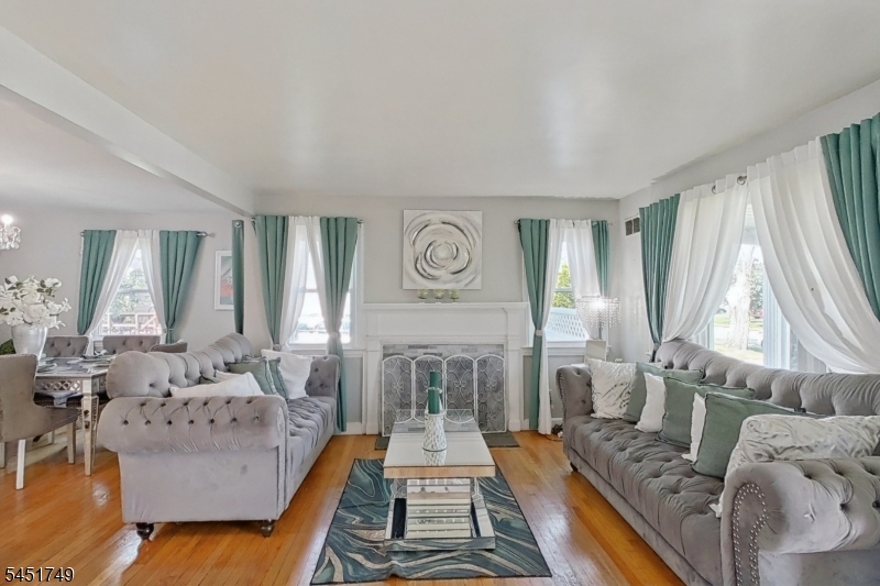 112 Elmwood Dr