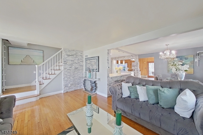 112 Elmwood Dr