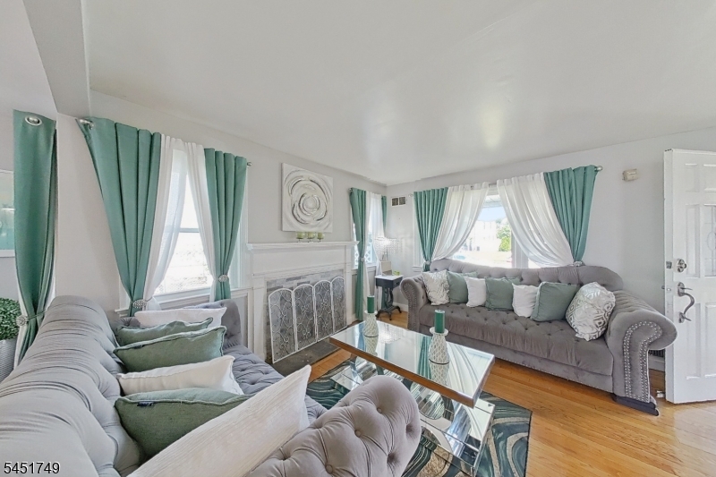 112 Elmwood Dr