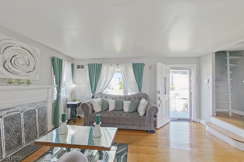 112 Elmwood Dr