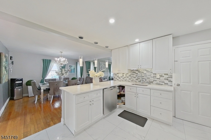 112 Elmwood Dr