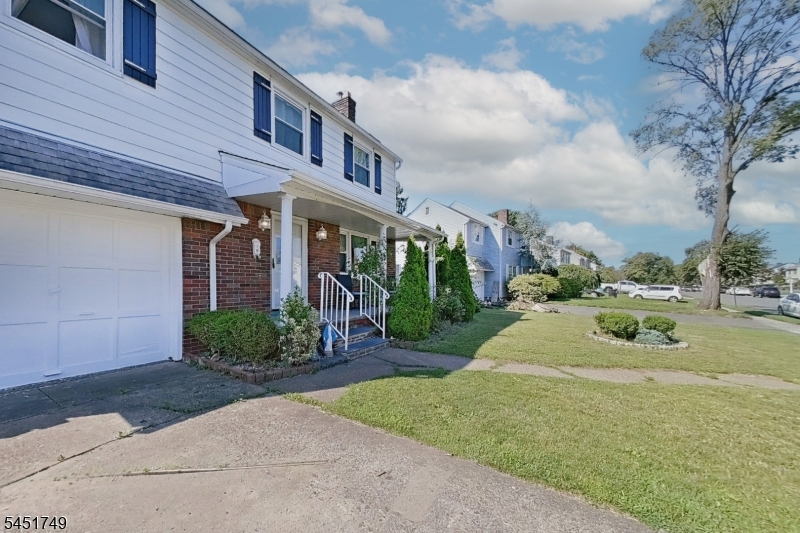 112 Elmwood Dr