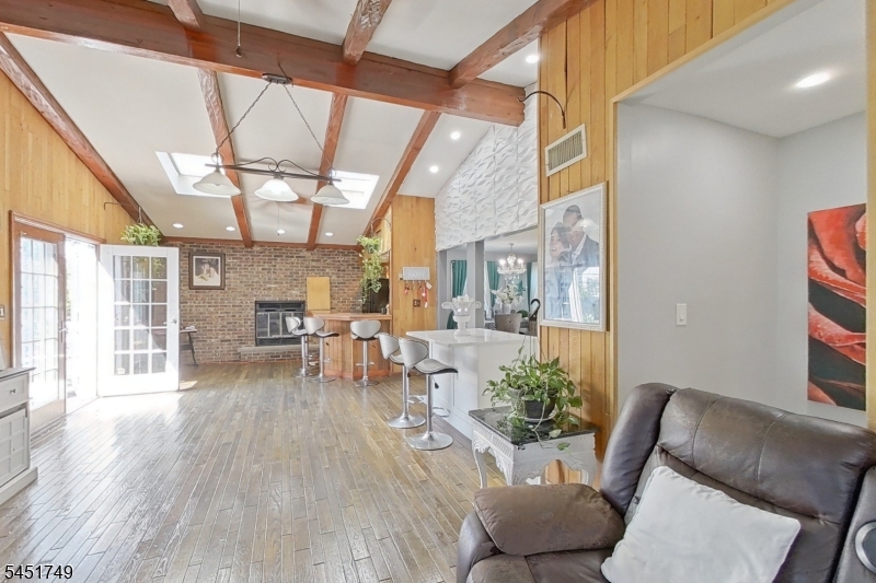 112 Elmwood Dr
