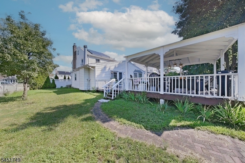112 Elmwood Dr