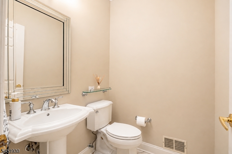 40 Newland Ct