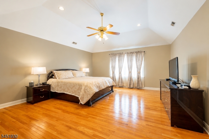 40 Newland Ct