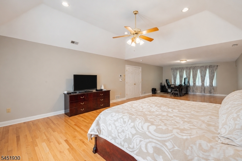 40 Newland Ct