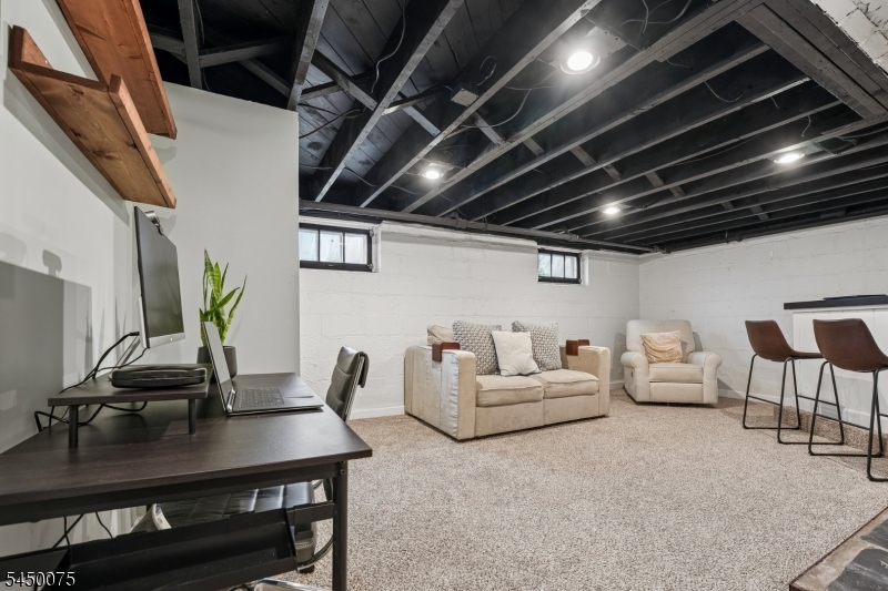36 Burnet Hill Rd