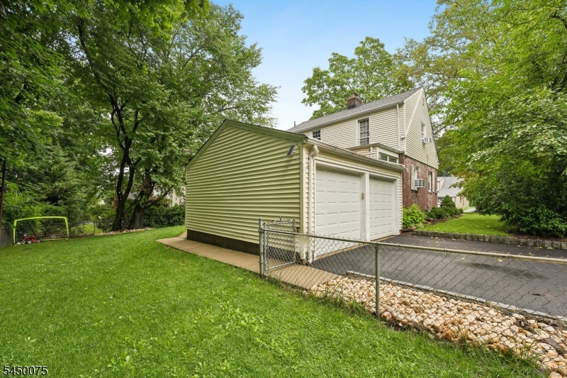 36 Burnet Hill Rd