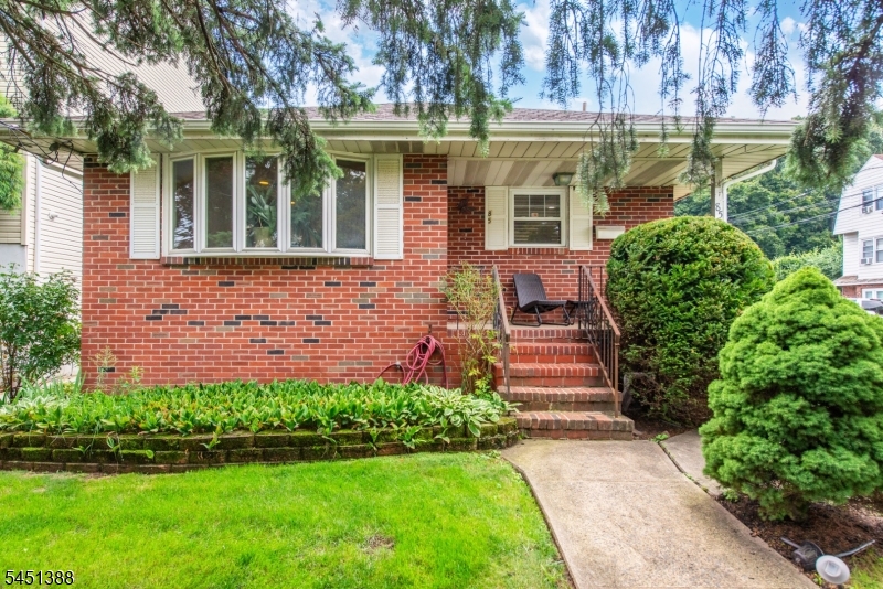 85 Bloomfield Ave