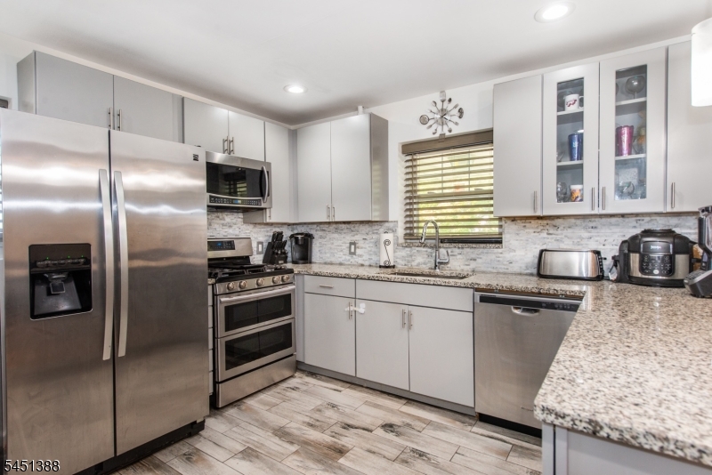 85 Bloomfield Ave