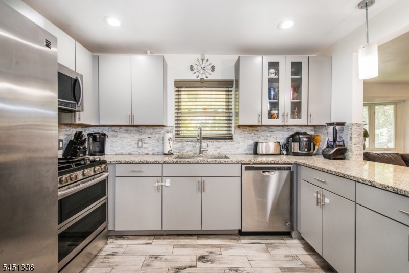 85 Bloomfield Ave