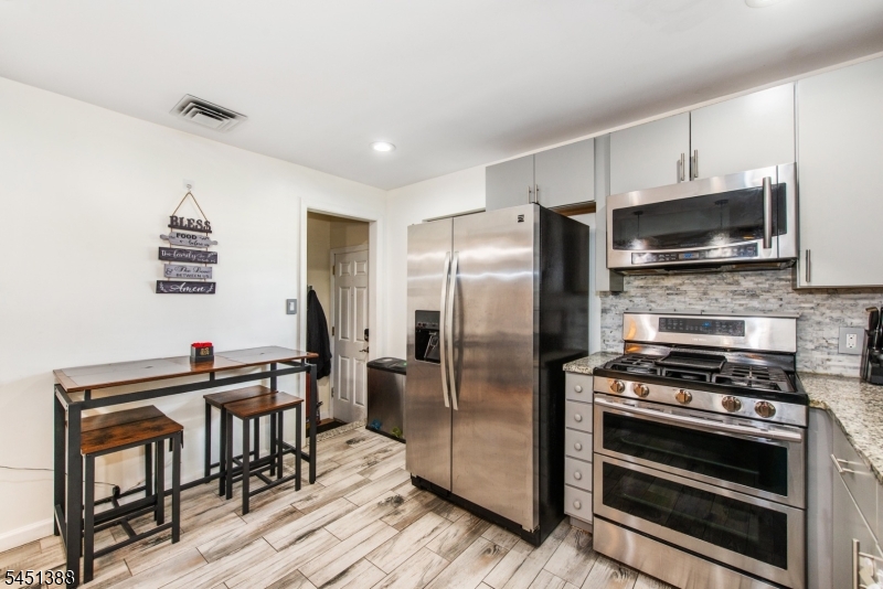 85 Bloomfield Ave