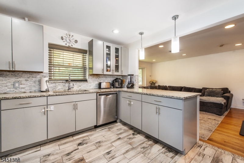 85 Bloomfield Ave