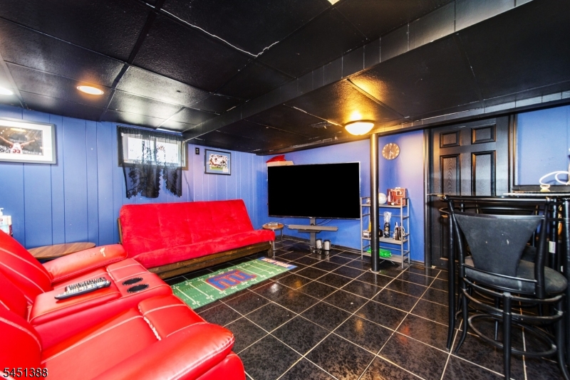 85 Bloomfield Ave
