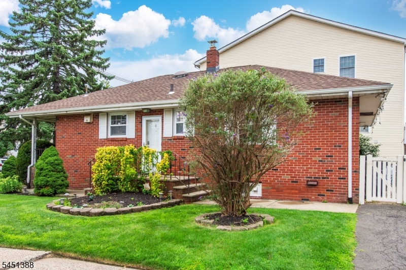 85 Bloomfield Ave