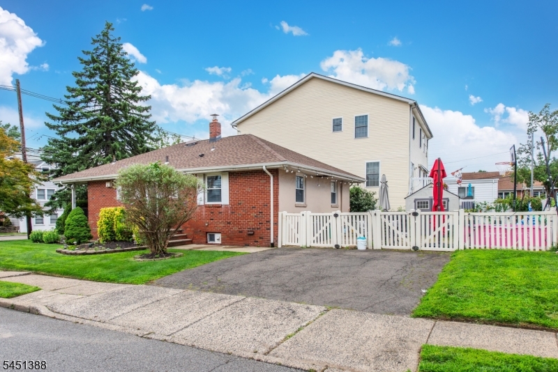 85 Bloomfield Ave