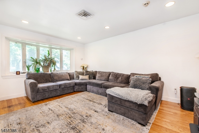 85 Bloomfield Ave