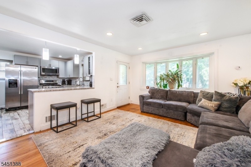 85 Bloomfield Ave