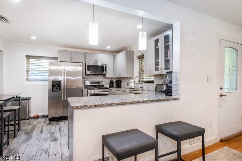 85 Bloomfield Ave