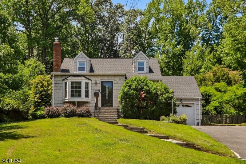 1661 Ramapo Way