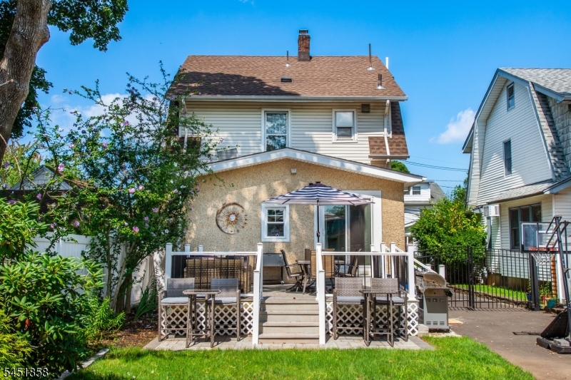 49 Bell St
