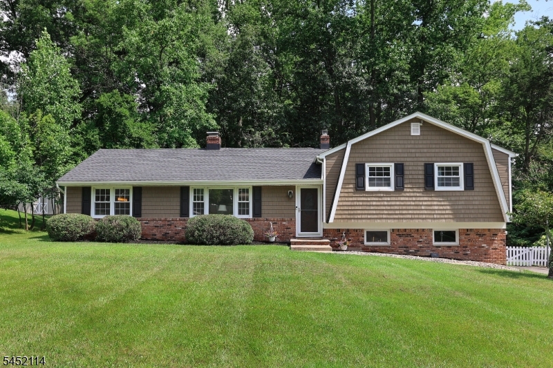 10 Holly Dr