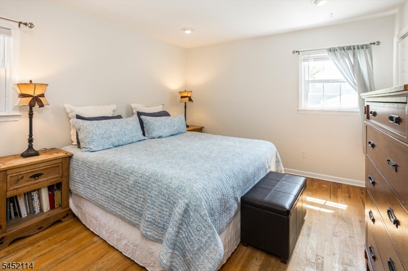 10 Holly Dr