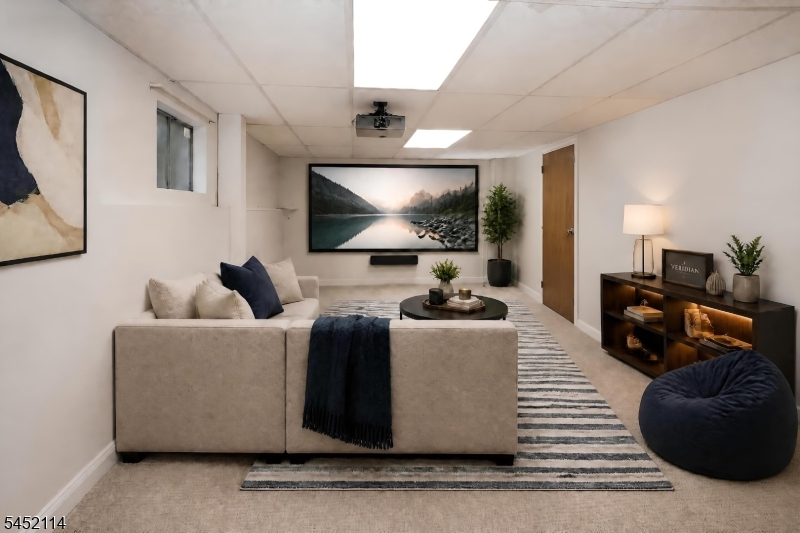 10 Holly Dr