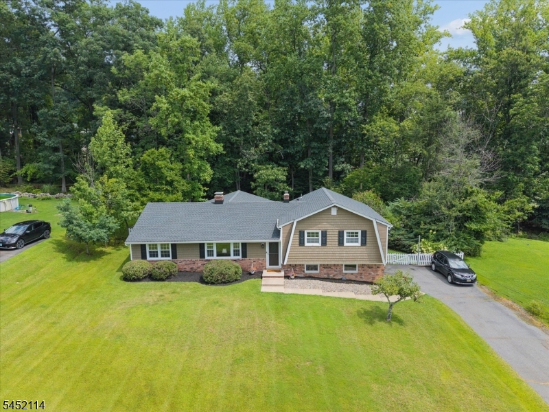 10 Holly Dr