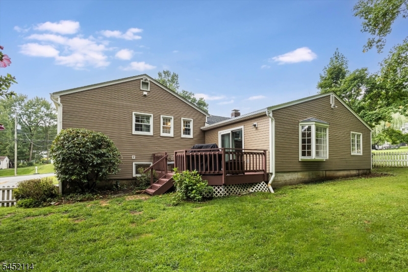 10 Holly Dr