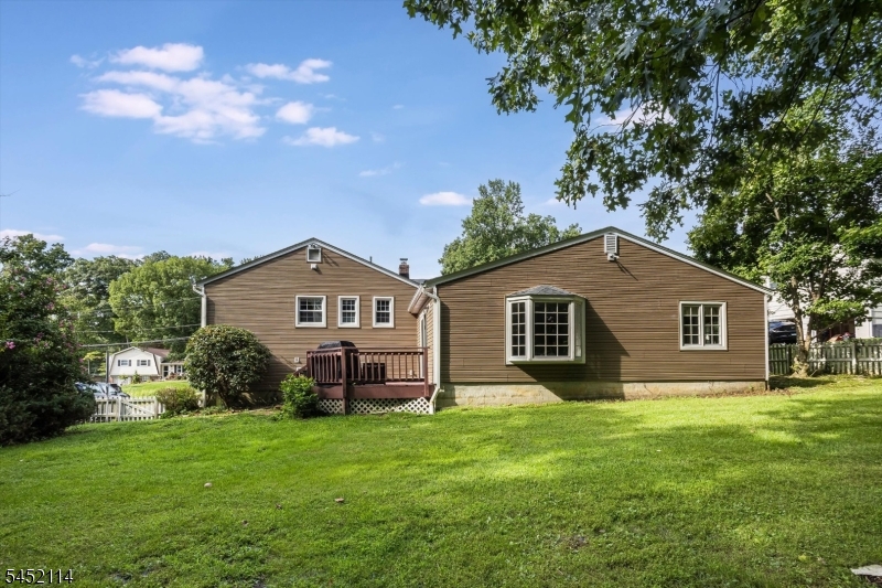 10 Holly Dr