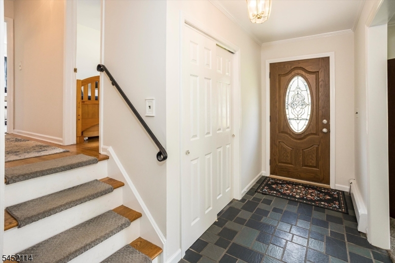 10 Holly Dr