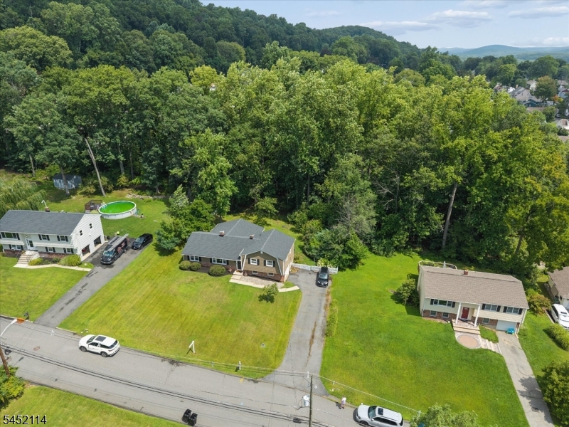10 Holly Dr